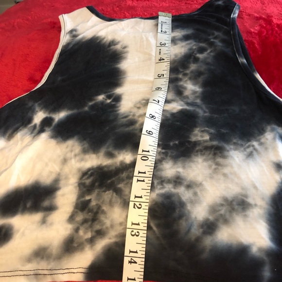 - Women sleeveless top. Size small - Picture 5 of 15